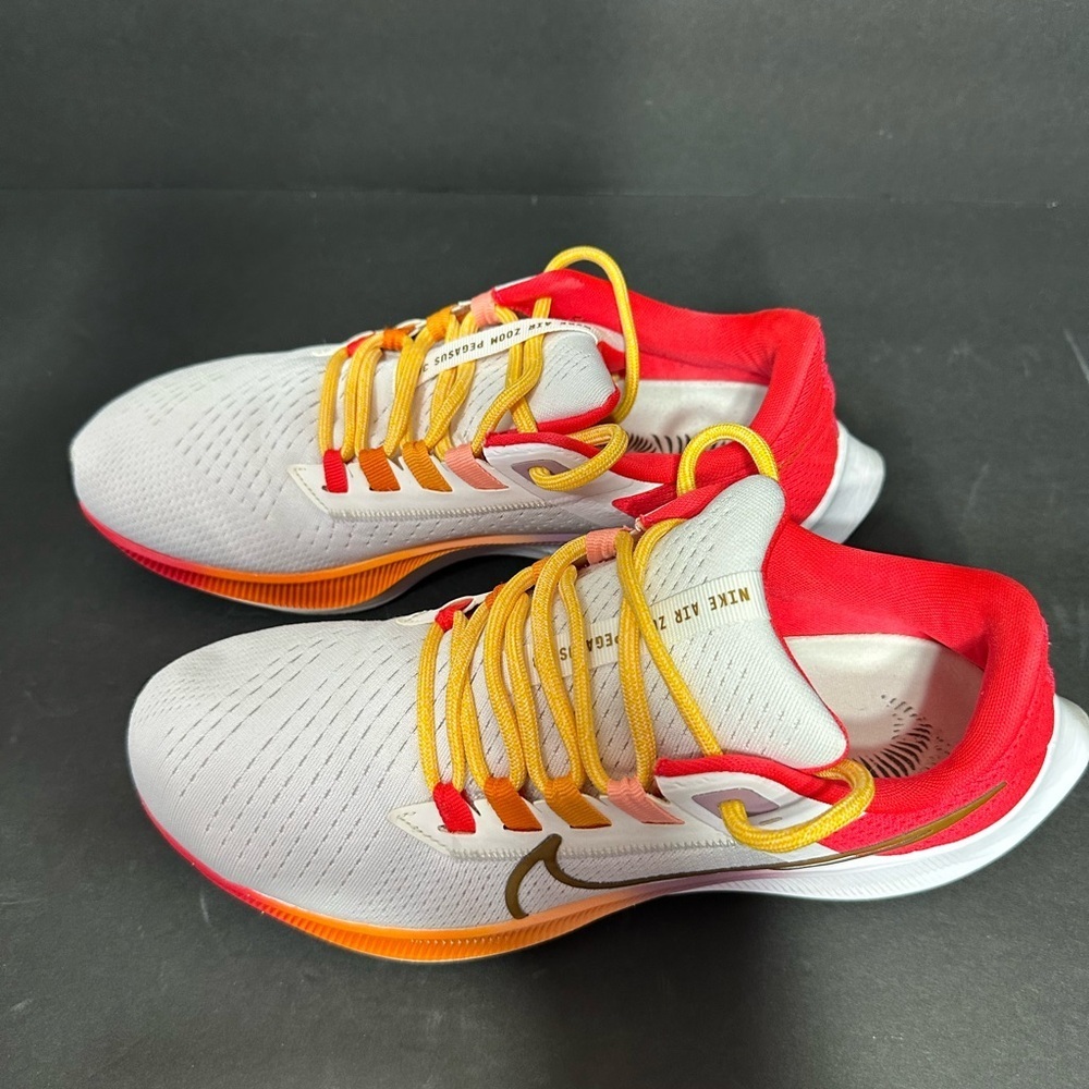 Nike Air Zoom Pegasus with Red and Yellow size 9.5 pre owned Exellent condition - Picture 4 of 7